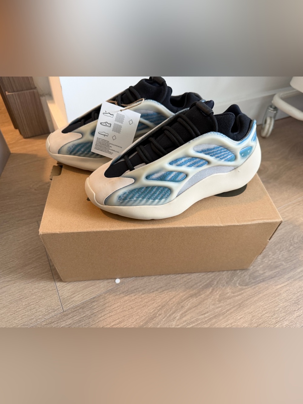 adidas Yeezy 700 V3 KYANIT